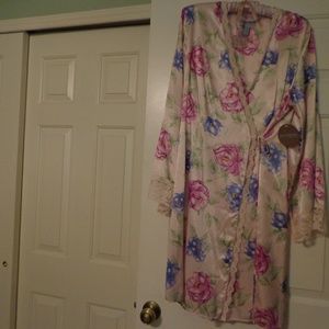 Valerie Stevens Sleep Wear